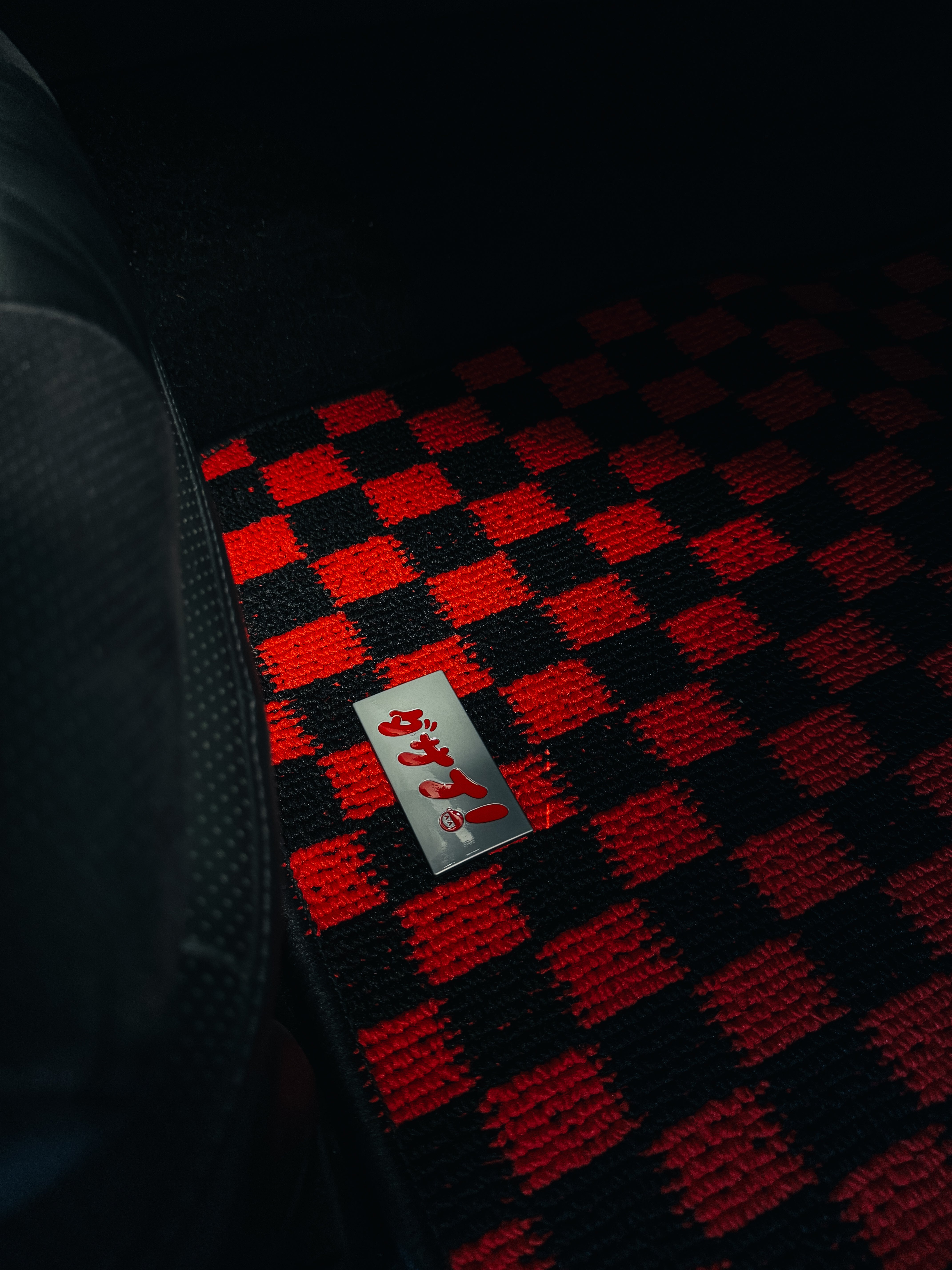 RED CLASSIC FLOOR MAT